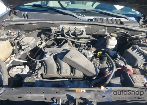 2008 Ford Escape Xlt z USA, uszkodzony, nr VIN 1FMCU93198KE22144